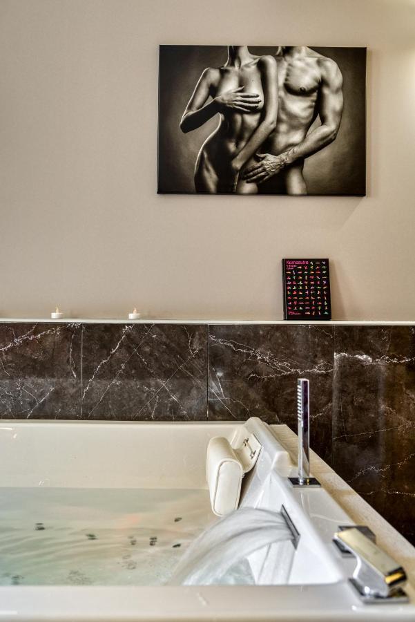 Les Gites De Laure - O Lit Divin, Instant De Volupte, Balneo Sauna, Climatisation, Netflix, 160M De La Cite Medievale Καρκασόν Εξωτερικό φωτογραφία